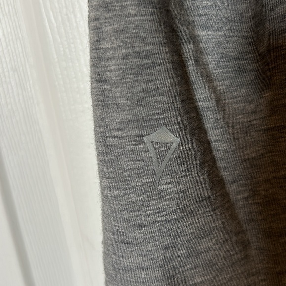 Worn 1X, Ivivva, girls, loose fit tank, shirttail hi-low hem, cut out back - Picture 4 of 6